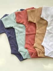 Romper-met-naam-bestellen-kraamcadeau-baby-rompertjes