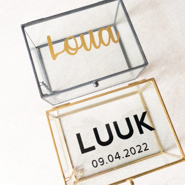 Glazen herinneringskist met naam bestellen?