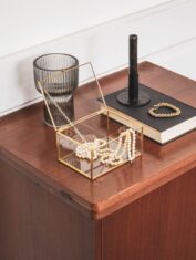 Een glazen memory box met naam bestel je bij thebabylane.nl. Het ideale (kraam)cadeau!